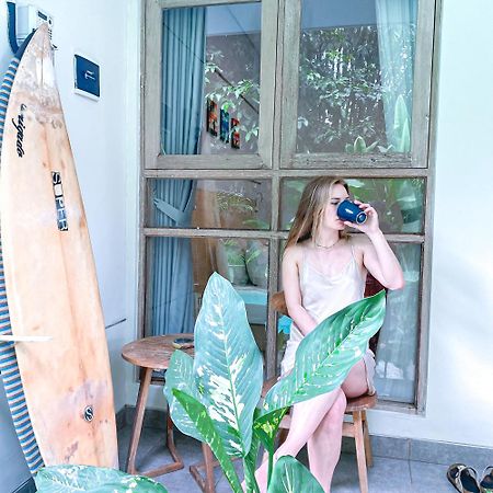 Manuver Surf And Stay Uluwatu Bali Jimbaran Eksteriør billede