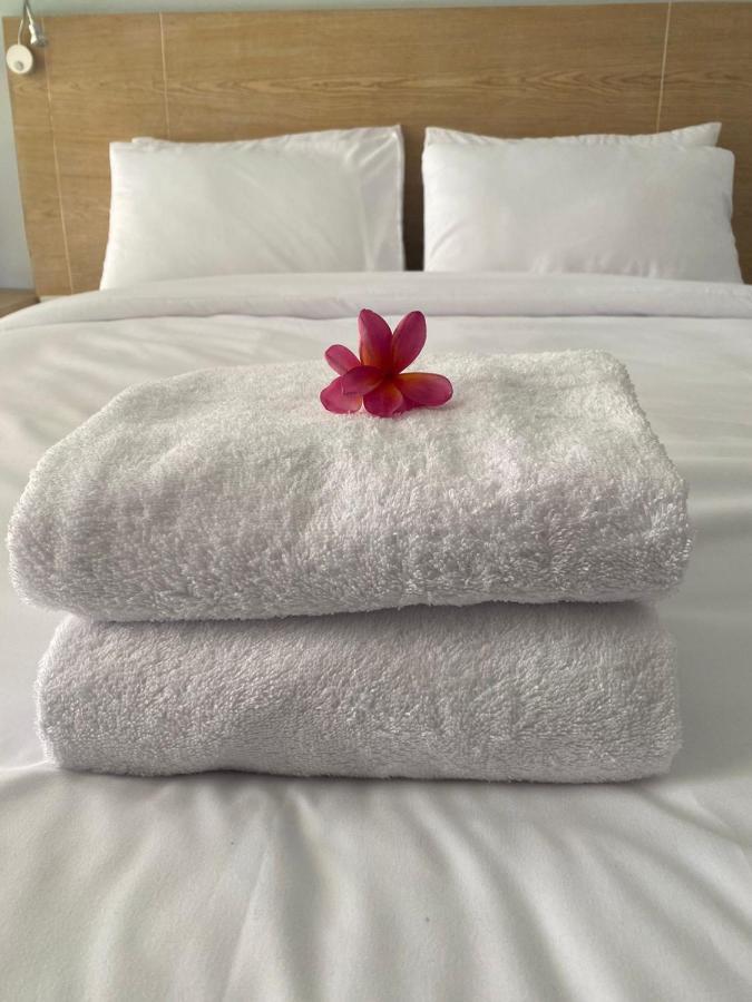 Manuver Surf And Stay Uluwatu Bali Jimbaran Eksteriør billede